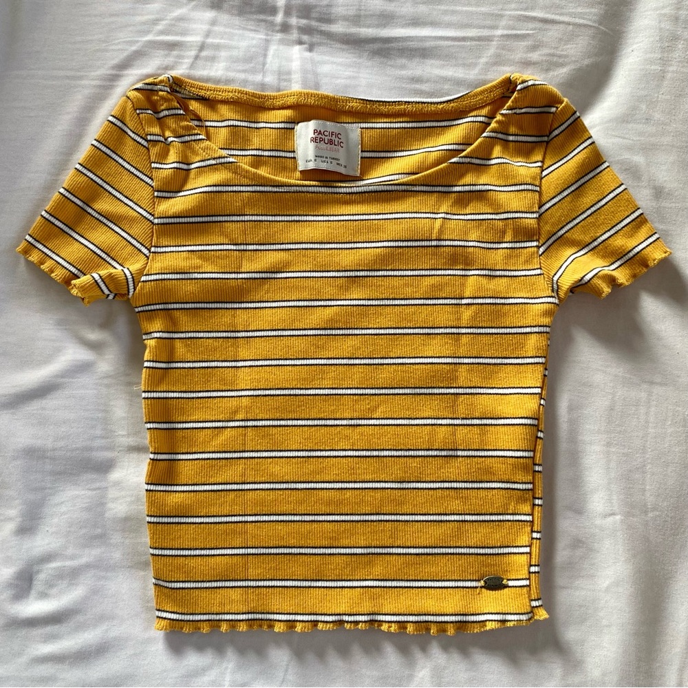 Pull&Bear Yellow Striped Short-Sleeve Crop Top with Lettuce Trim Hem